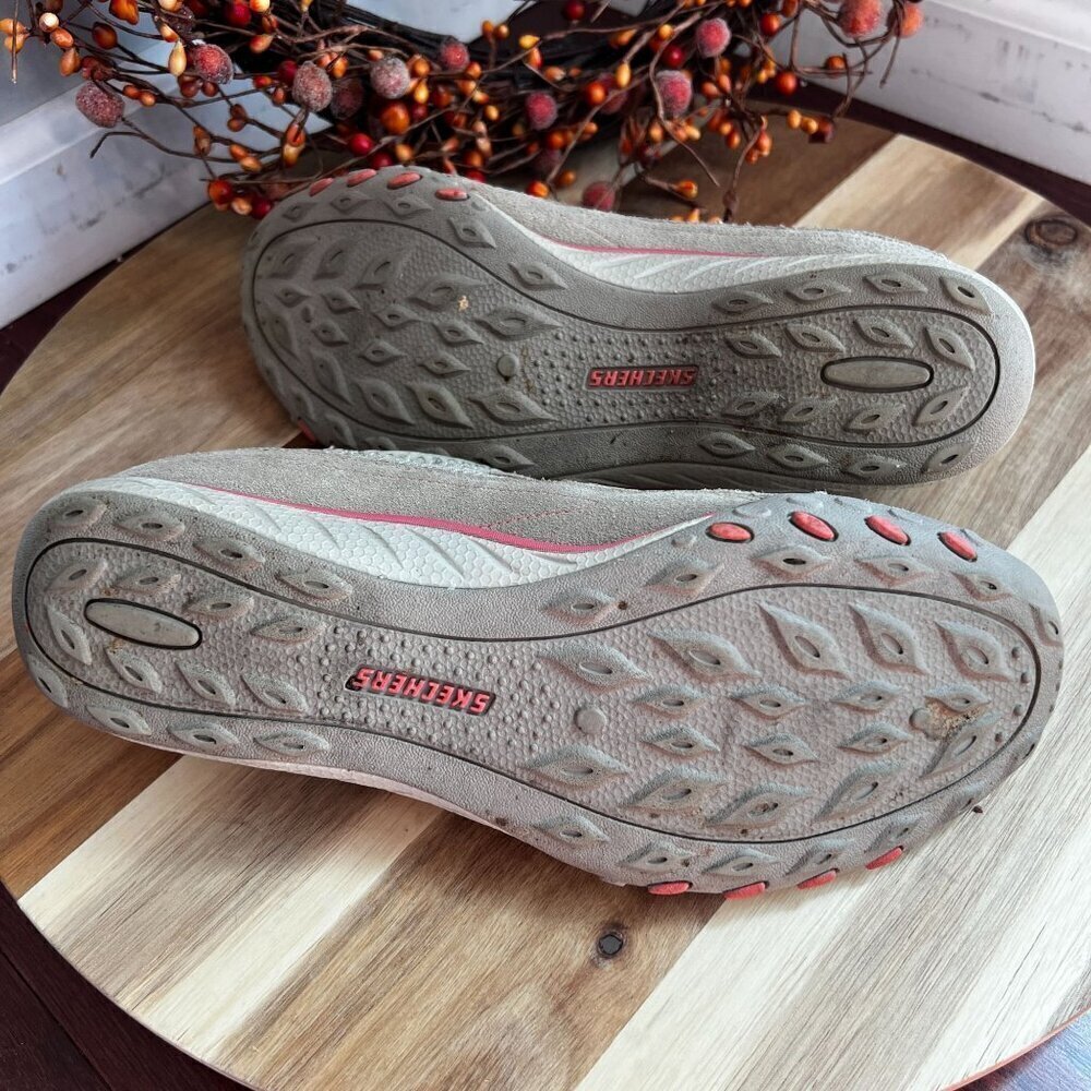 SKECHERS Womens 22463 Slip On Casual Comfort Active Shoe Sz 9.5 Taupe Suede - Picture 12 of 12